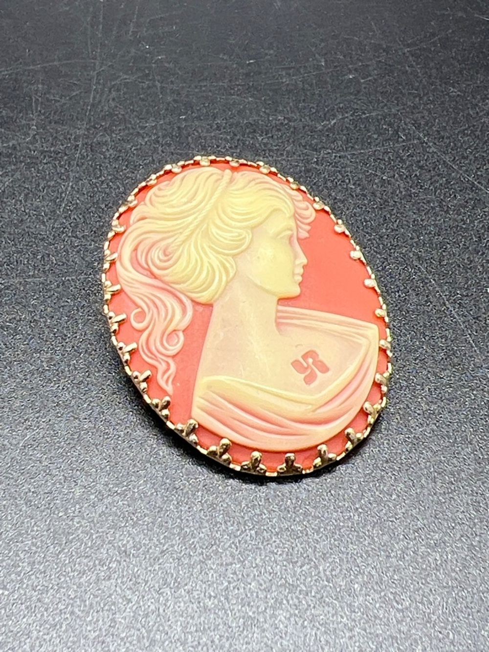 Vintage Yves Rocher Cameo Brooch Pink Gold Tone Floral Woman Portrait